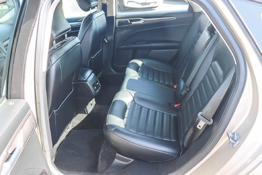 Certified 2017 Ford Fusion SE w/ Fusion SE Technology Package FWD image 21