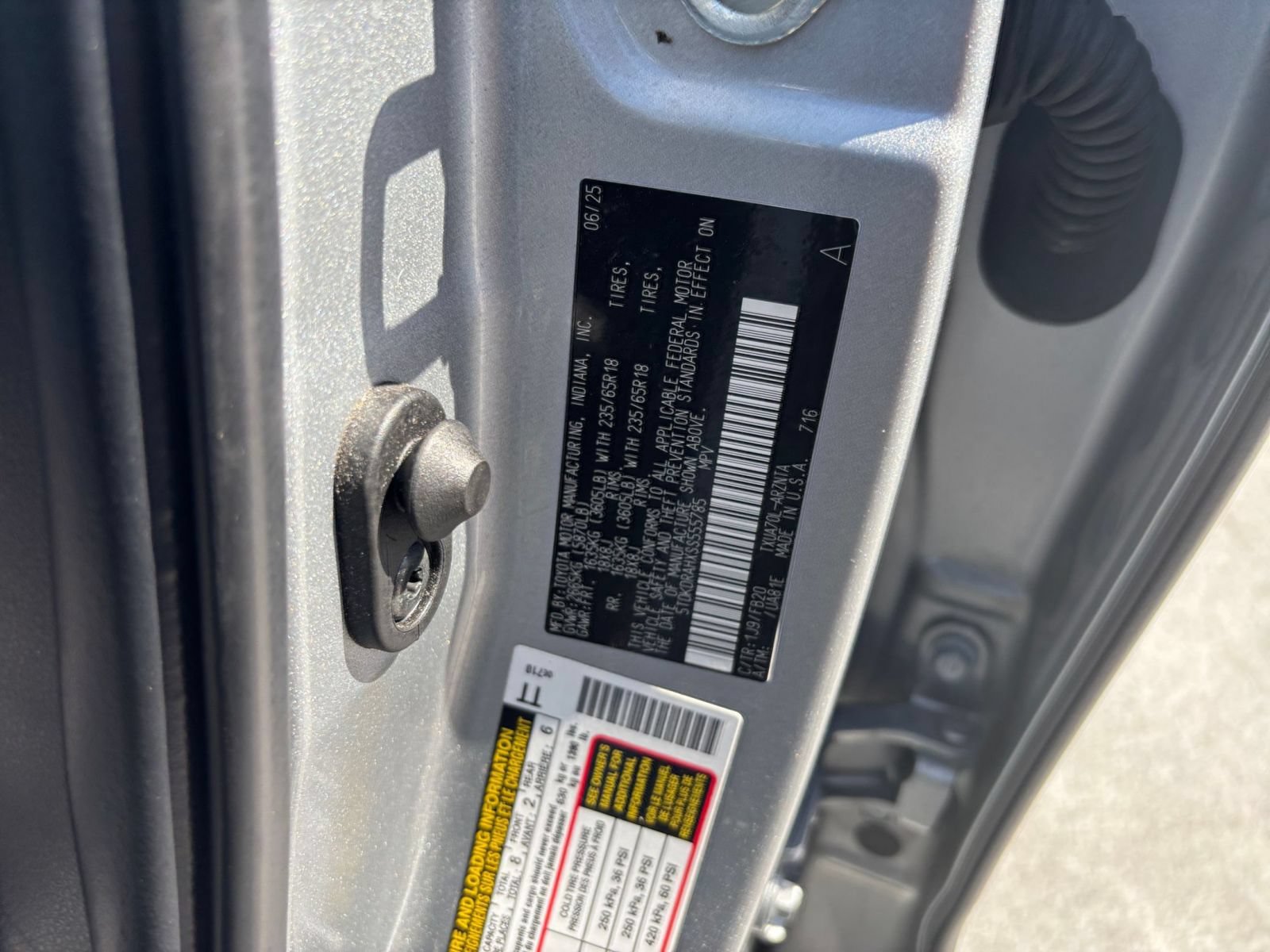 Used 2025 Toyota Highlander LE FWD image 30