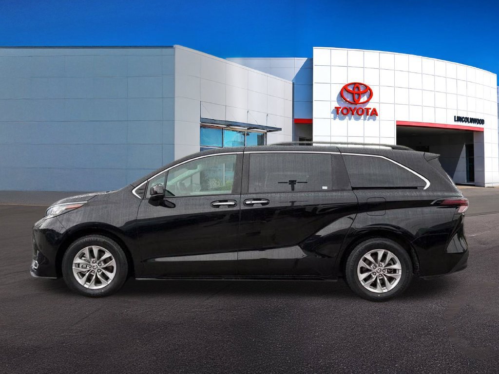 Used 2023 Toyota Sienna XLE FWD image 13