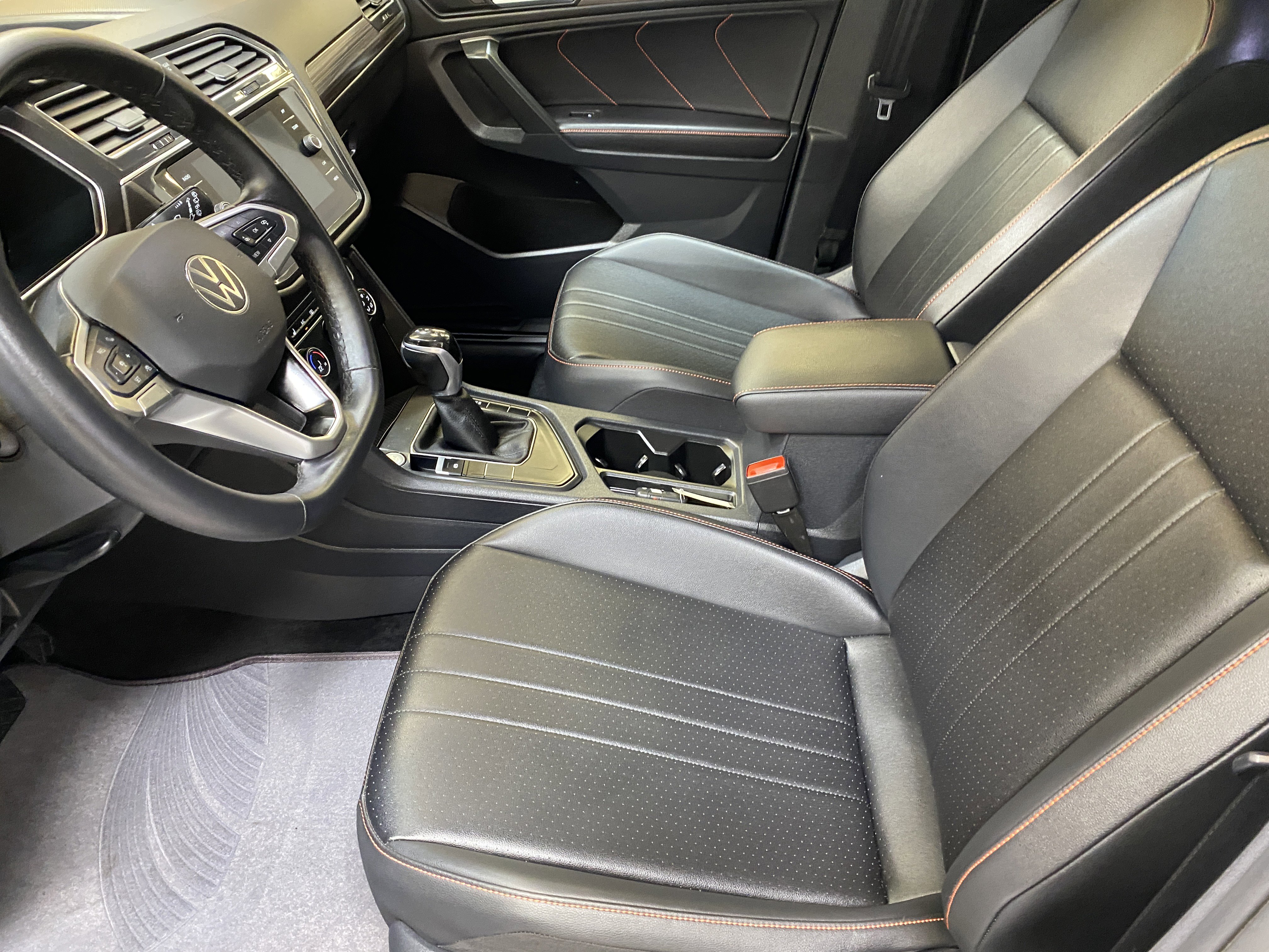 Used 2024 Volkswagen Tiguan SE image 17