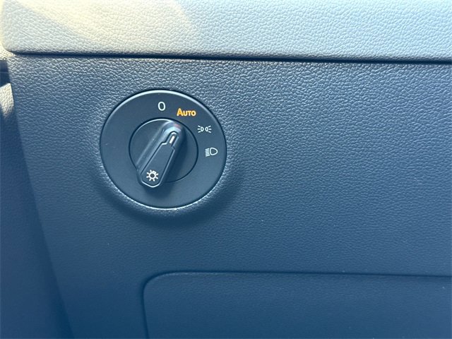 Certified 2023 Volkswagen Taos SE w/ Panoramic Sunroof Package image 43