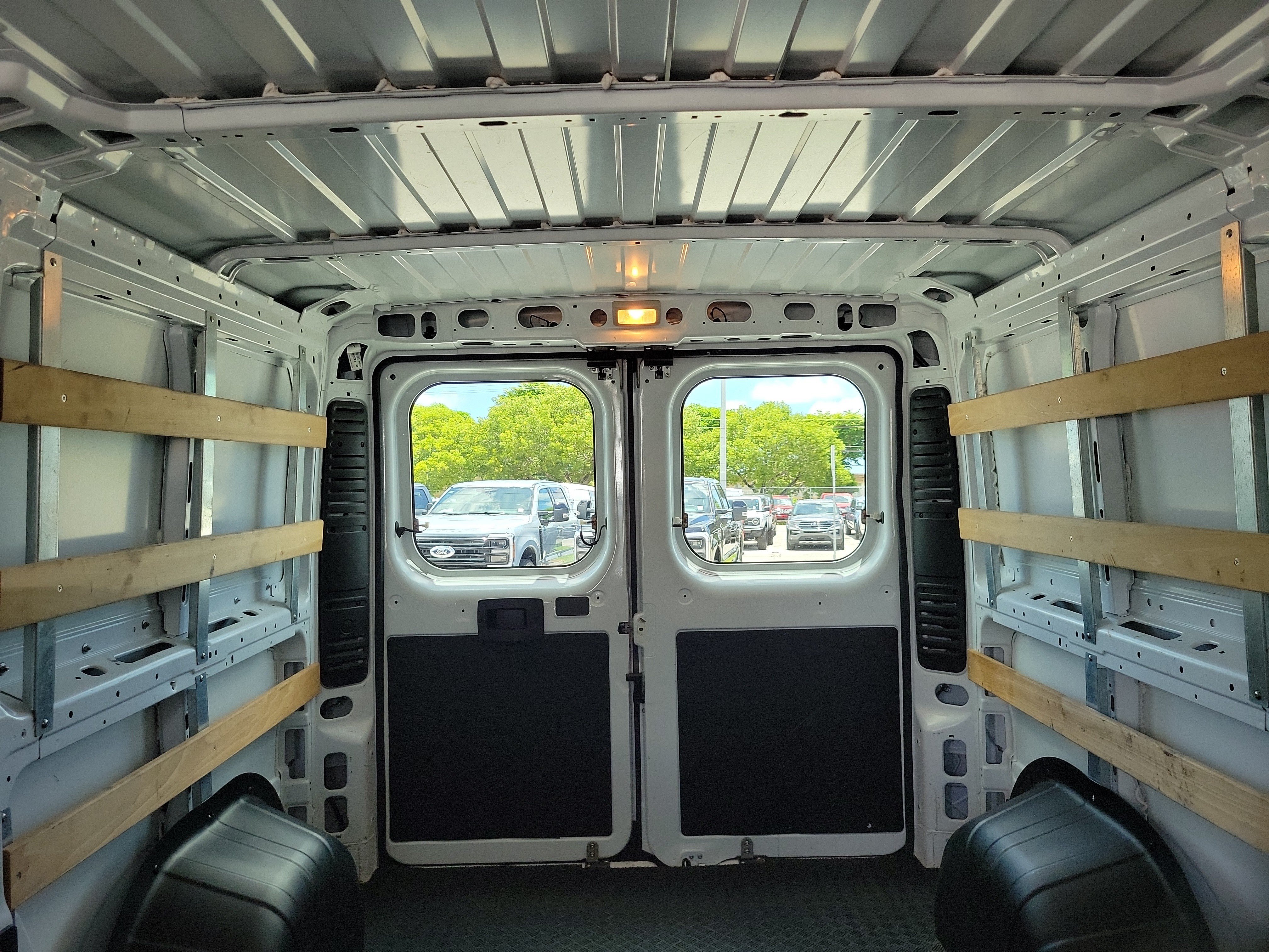 Used 2025 RAM ProMaster 2500 w/ U-Haul Equipment Group FWD image 13