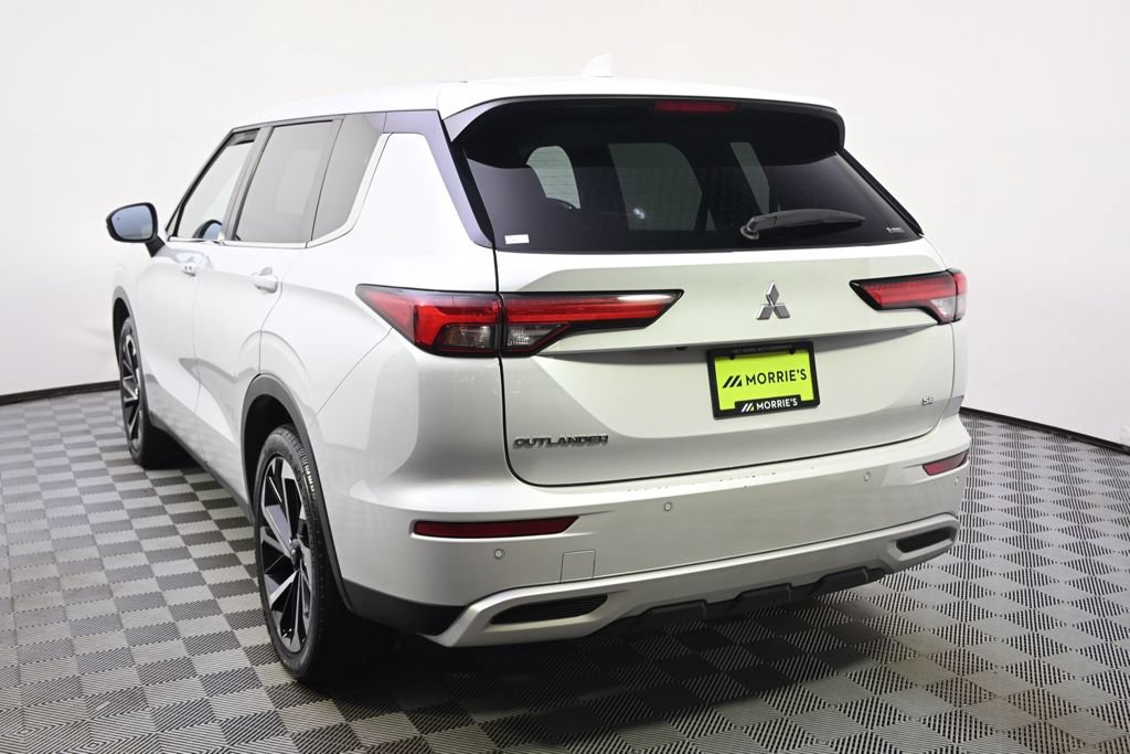 Used 2024 Mitsubishi Outlander SE AWD/4WD image 4