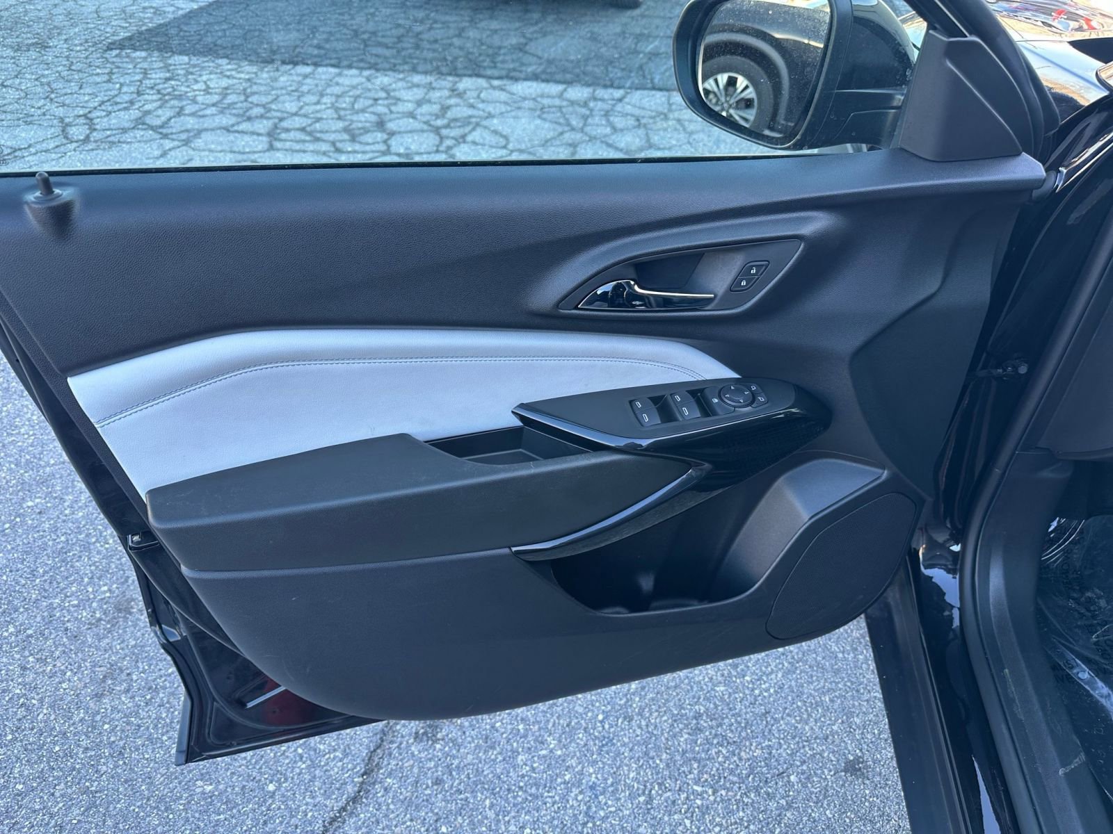 Used 2025 Chevrolet Trax LT w/ LT Convenience Package image 20