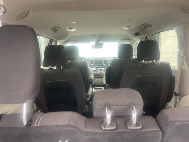 Used 2023 Chrysler Voyager LX image 15