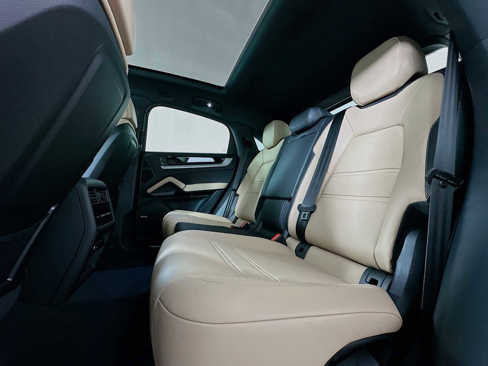 New 2026 Porsche Cayenne Coupe image 23