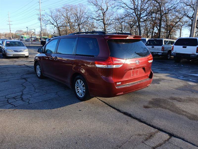 Used 2012 Toyota Sienna XLE image 5
