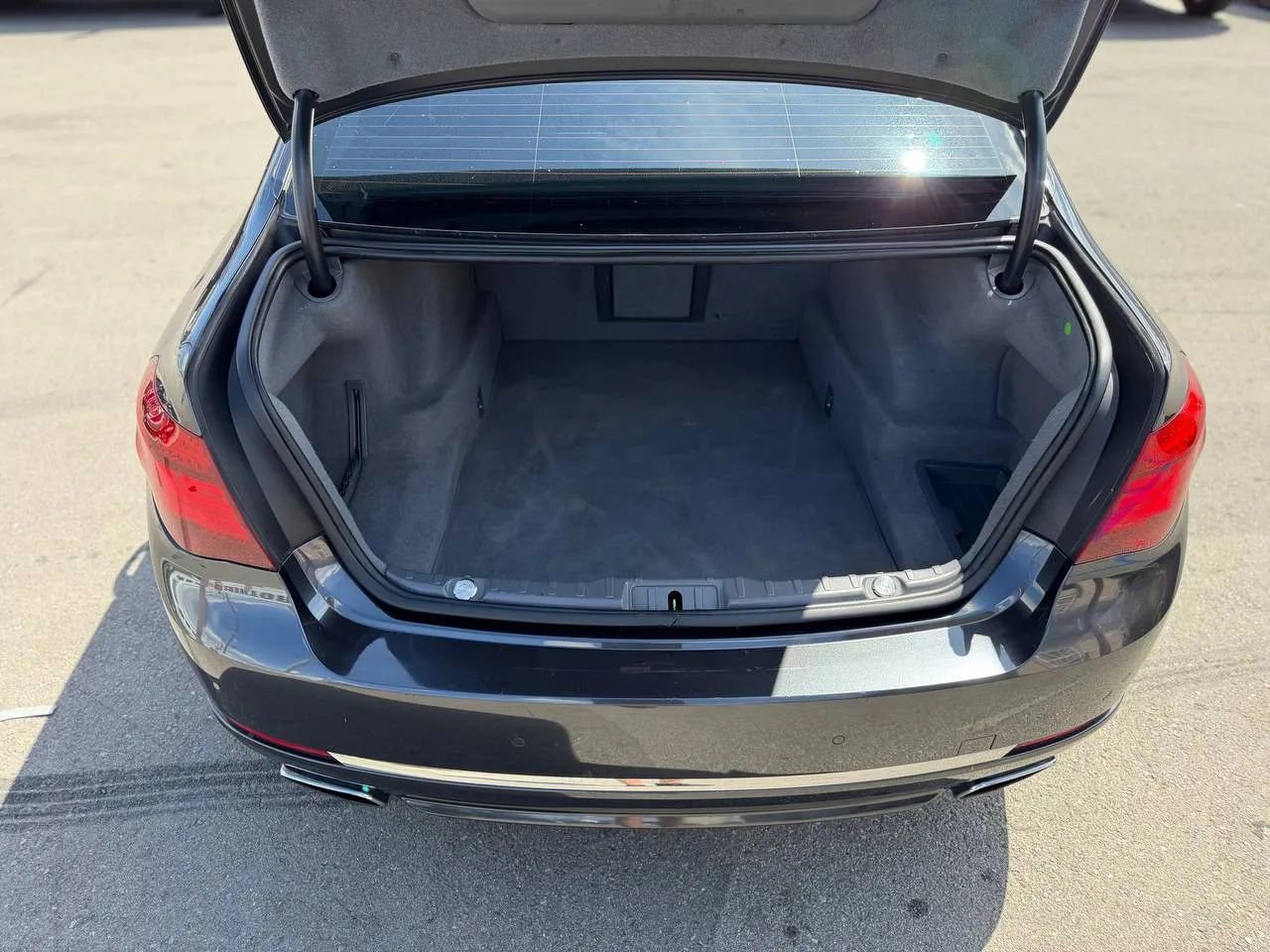 Used 2014 BMW 740i image 27