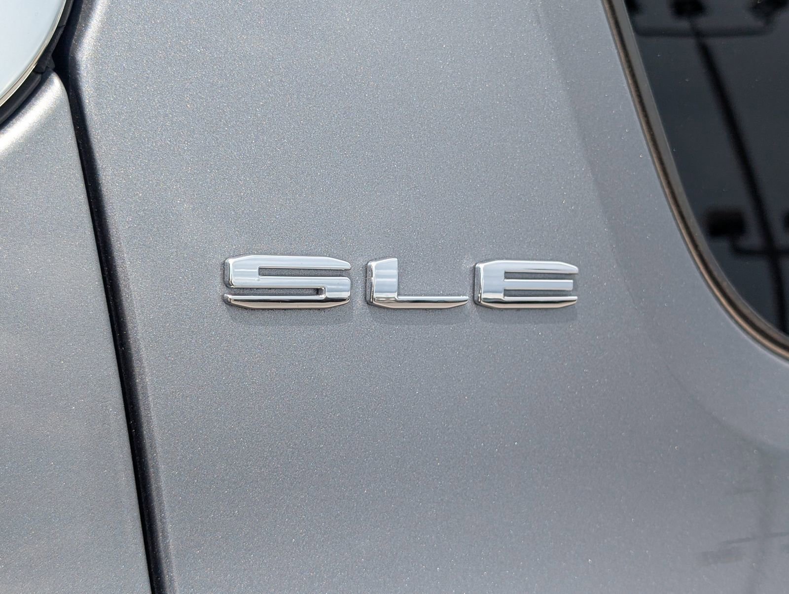Used 2020 GMC Acadia SLE w/ Driver Convenience Package FWD image 5