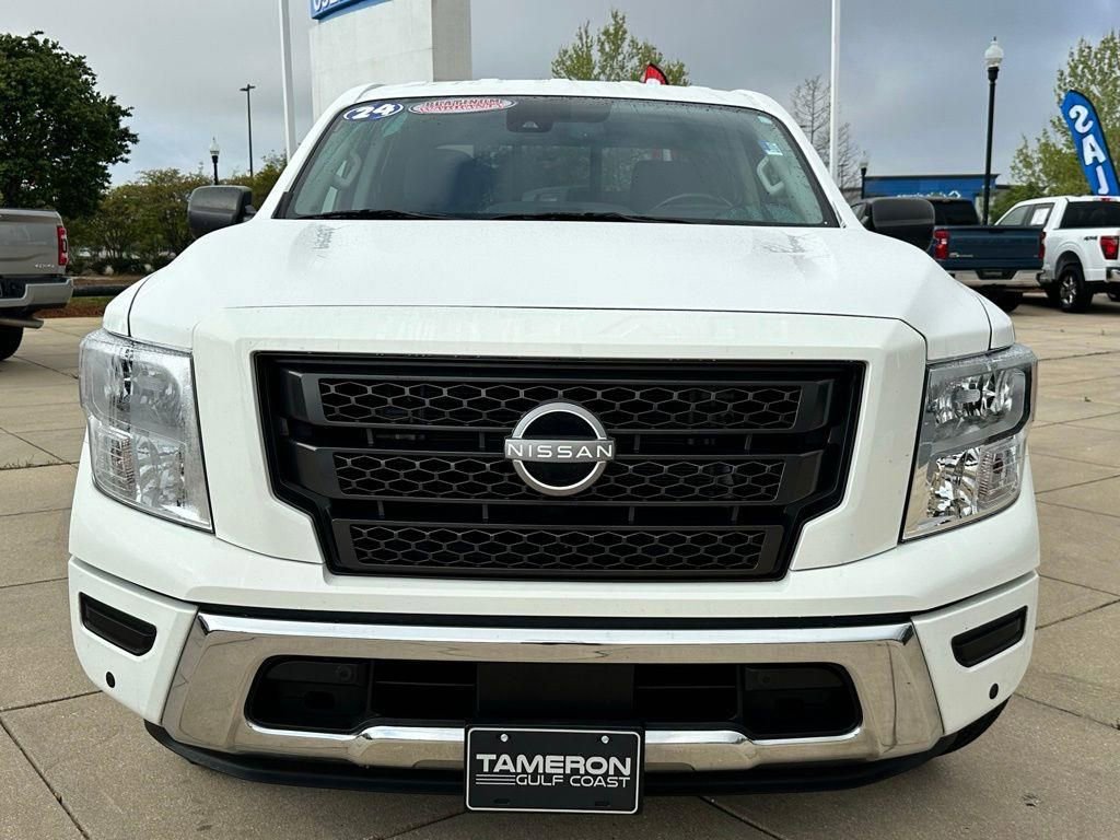 Used 2024 Nissan Titan SV w/ SV Convenience Package image 2