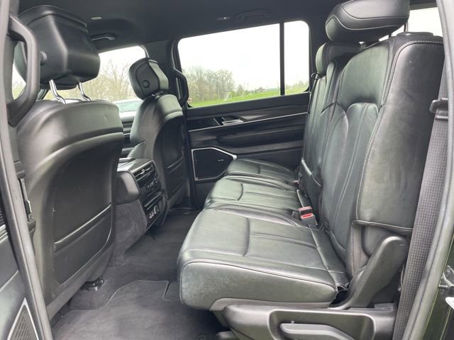 Used 2023 Jeep Wagoneer L Series II AWD/4WD image 9