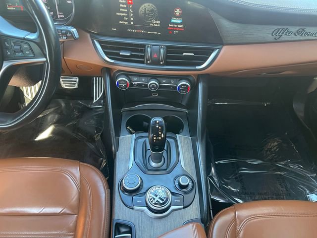 Used 2018 Alfa Romeo Giulia Ti w/ Quick Order Package 22X Lusso image 11