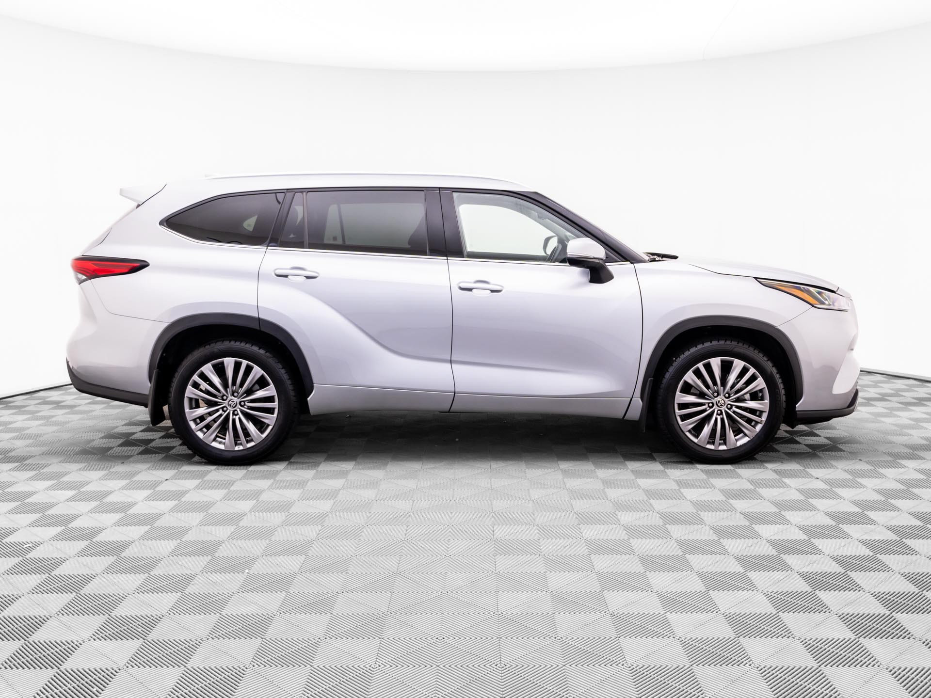 Used 2021 Toyota Highlander Platinum AWD/4WD image 7