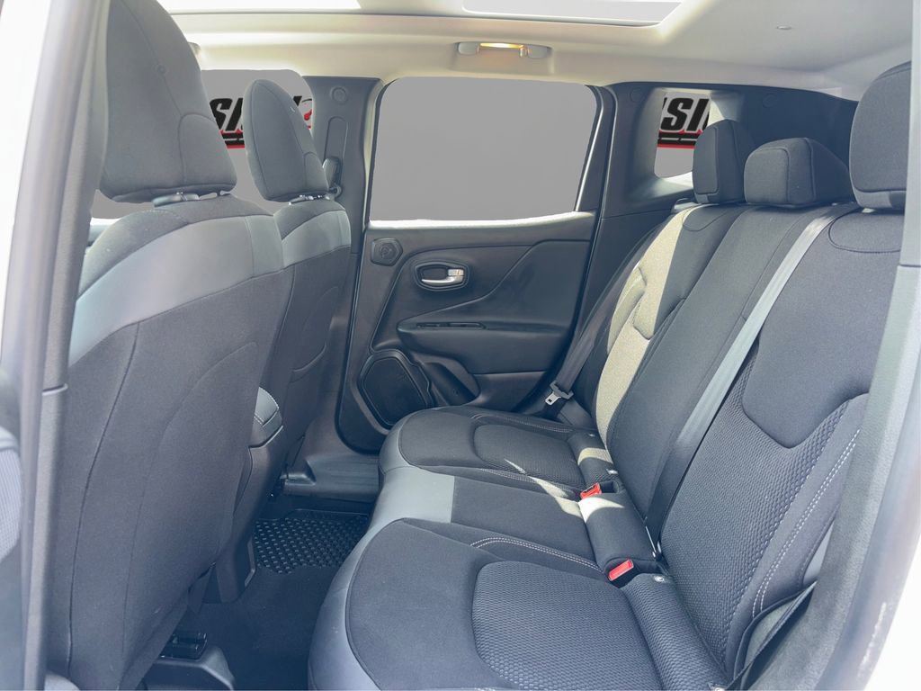 Used 2023 Jeep Renegade Latitude w/ Sun/Sound Group AWD/4WD image 10