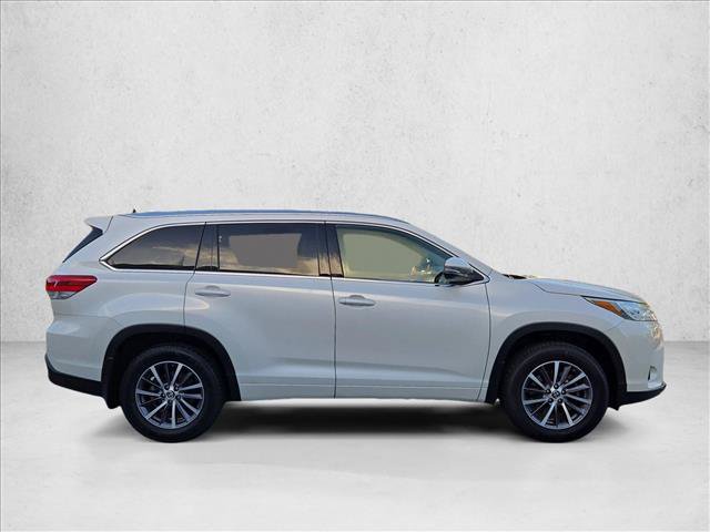 Used 2018 Toyota Highlander XLE AWD/4WD image 4
