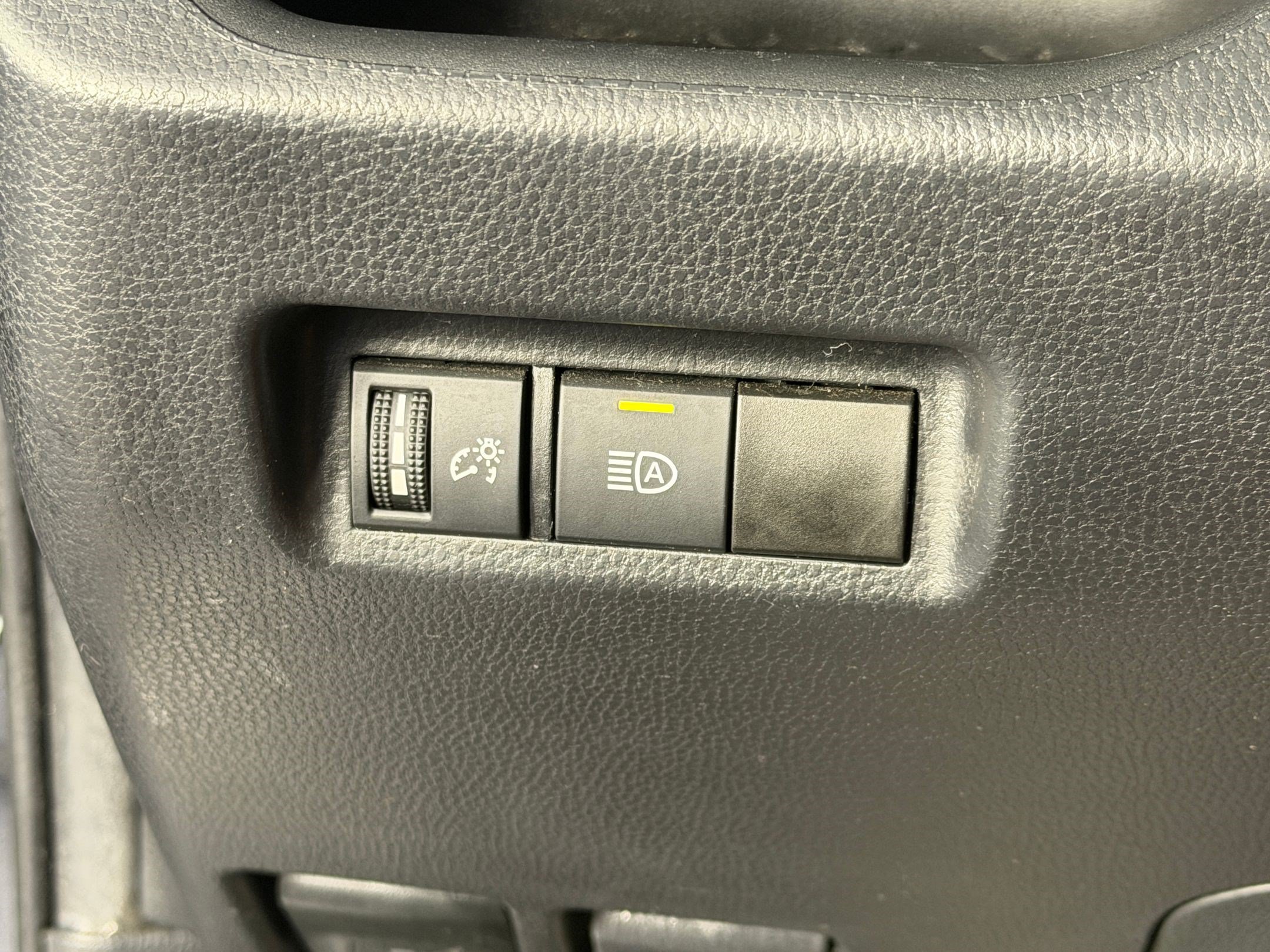 Used 2021 Toyota RAV4 LE FWD image 17