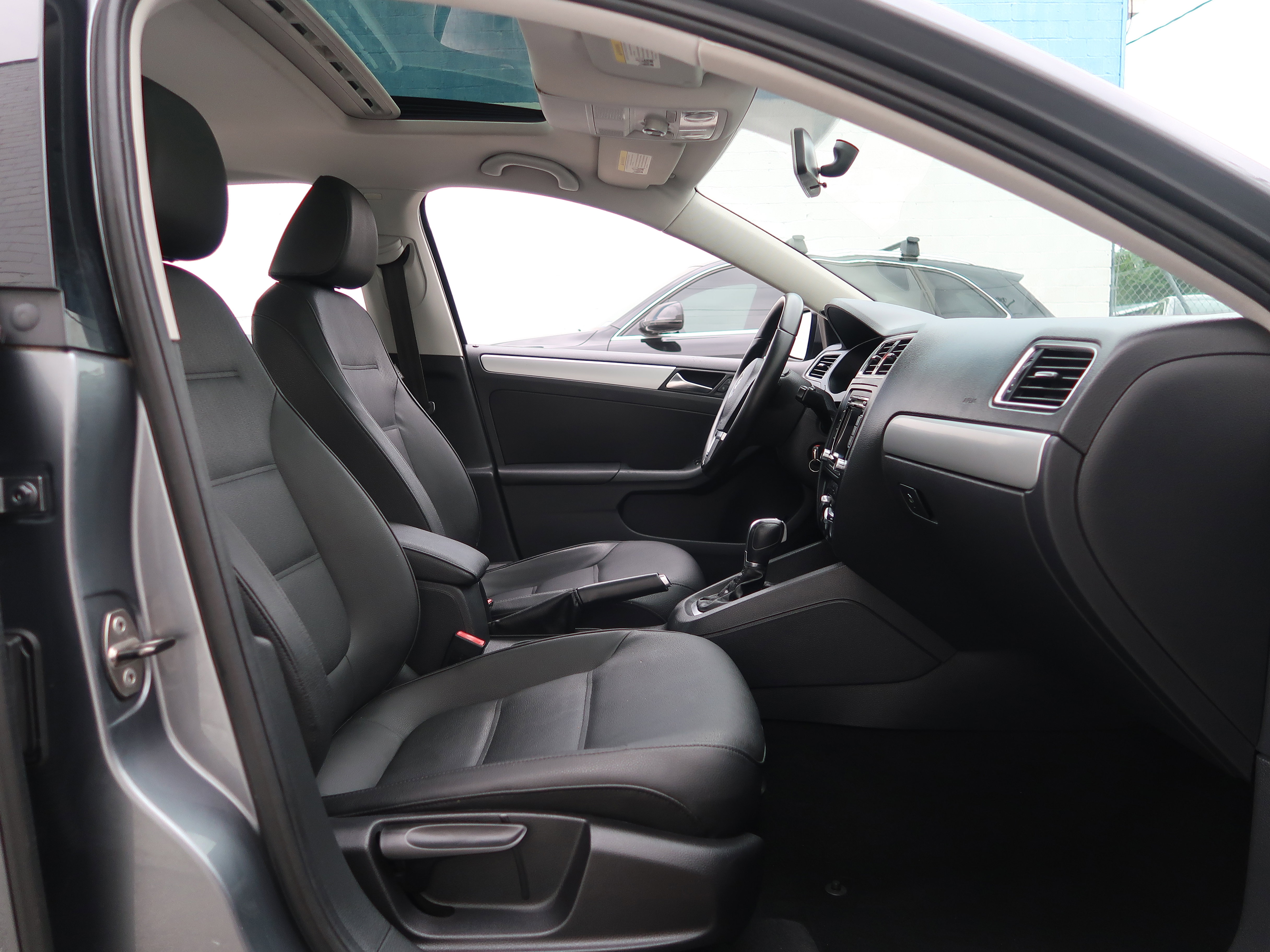 Used 2012 Volkswagen Jetta TDI FWD image 27