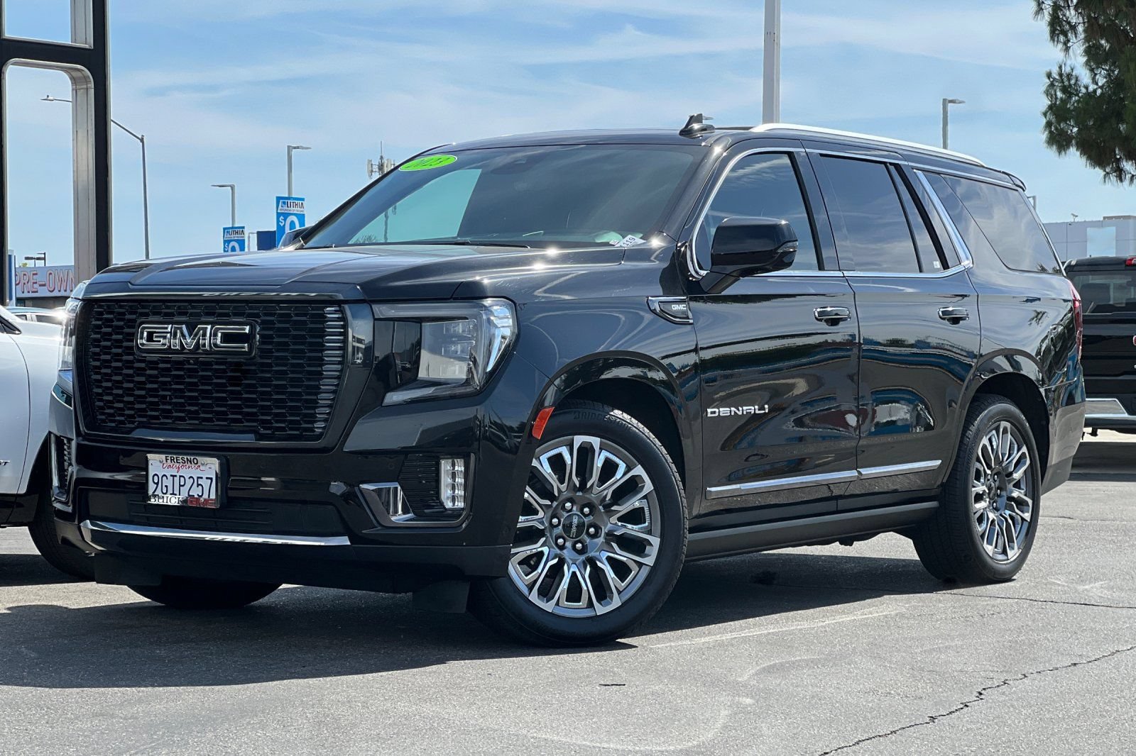 Used 2023 GMC Yukon Denali Ultimate AWD/4WD image 8
