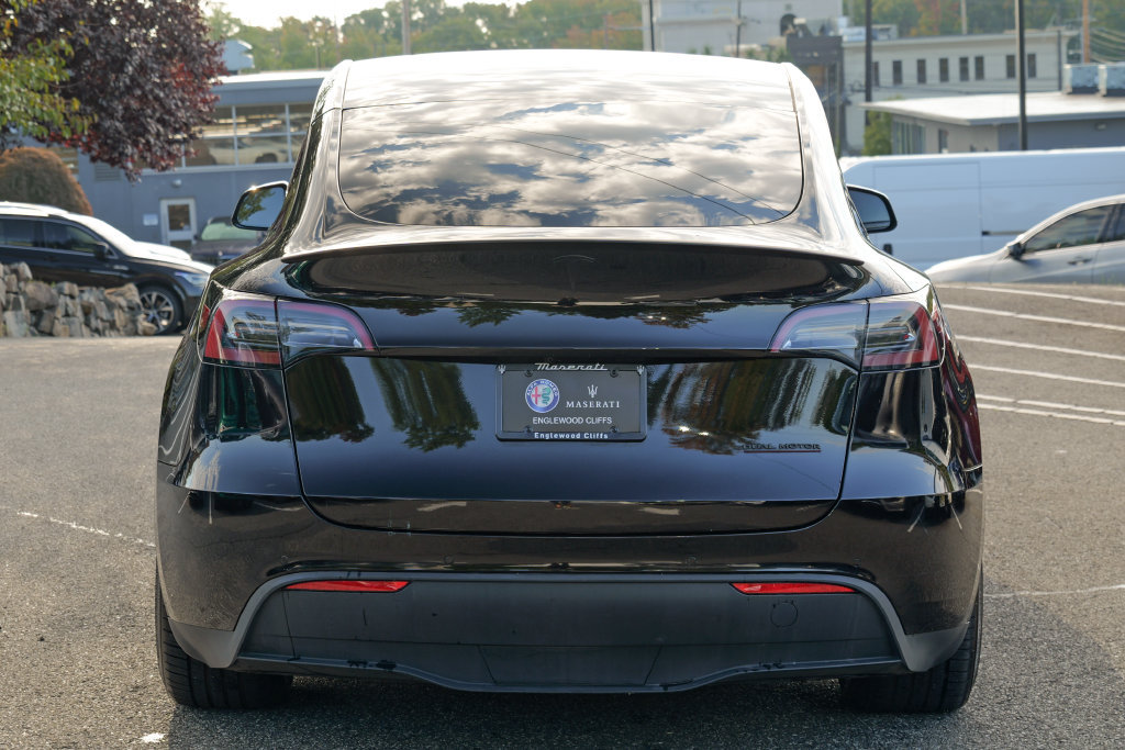 Used 2022 Tesla Model Y Performance AWD/4WD image 6