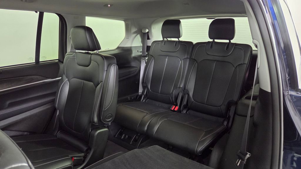 Used 2023 Jeep Grand Cherokee L Limited w/ Luxury Tech Group II AWD/4WD image 36