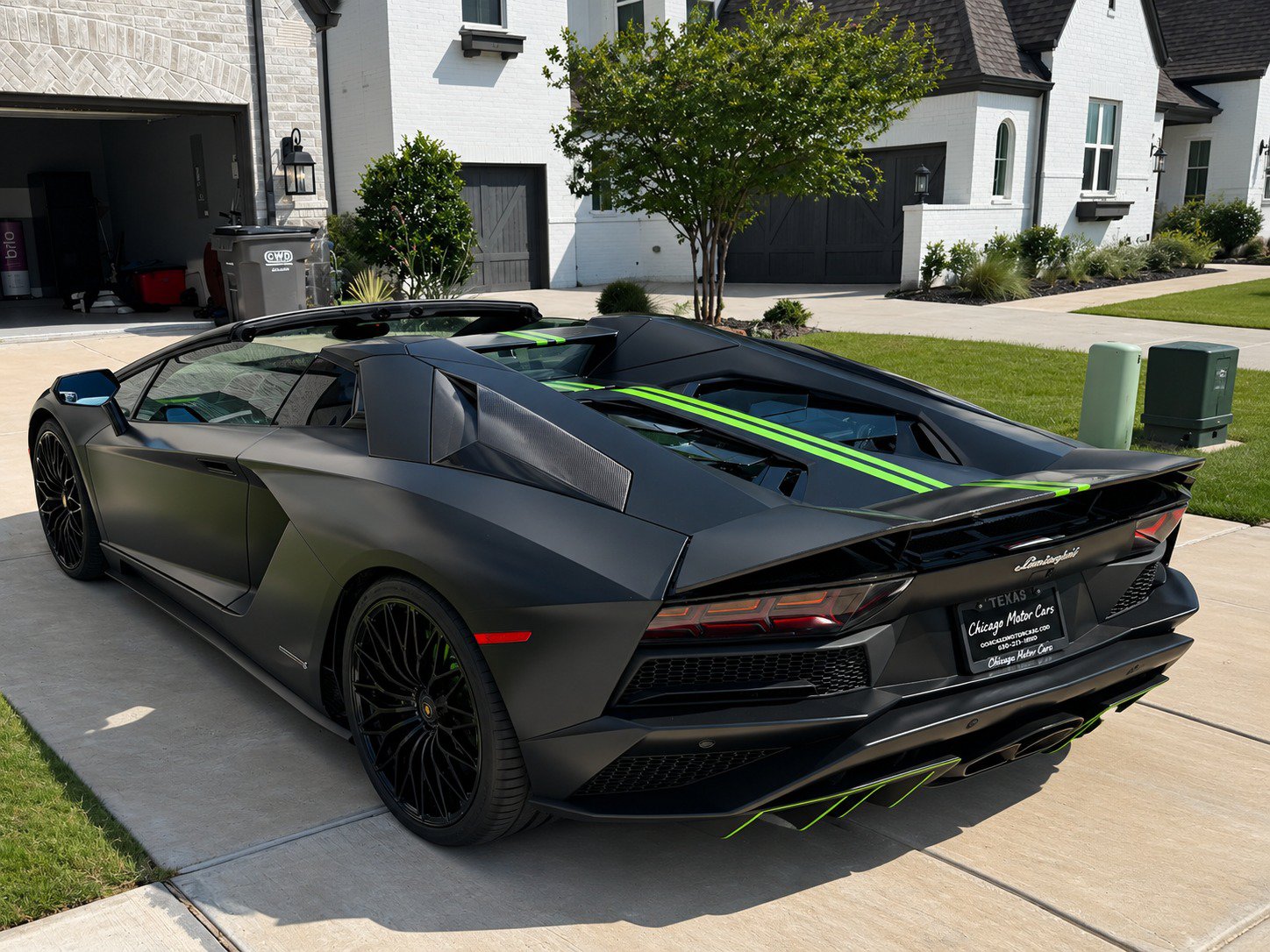 Used 2019 Lamborghini Aventador S AWD/4WD image 2