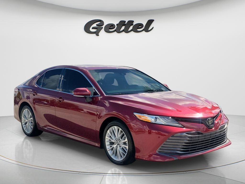 Used 2018 Toyota Camry XLE FWD image 3
