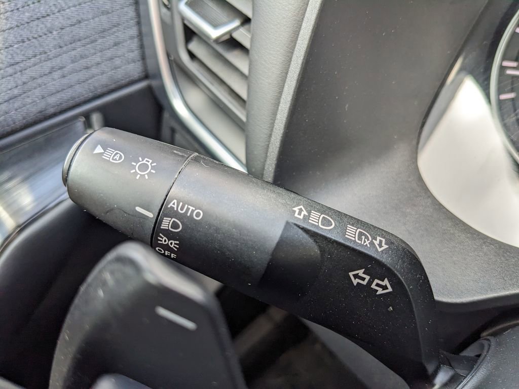 Used 2023 Nissan Rogue S image 47