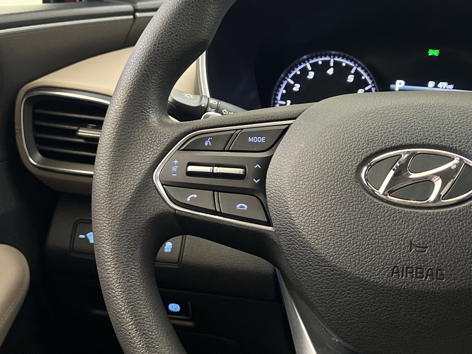 Used 2022 Hyundai Santa Fe SEL w/ Cargo Package image 32