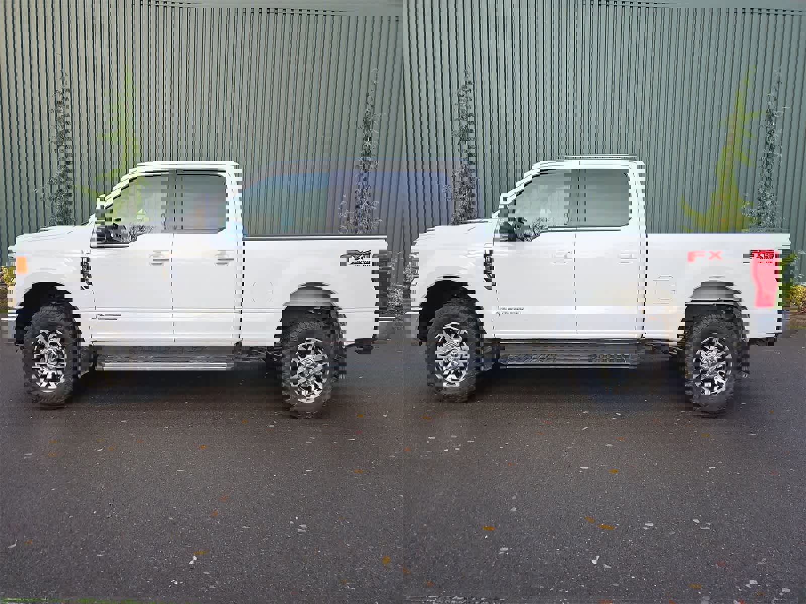 Used 2022 Ford F350 Lariat w/ FX4 Off-Road Package image 3