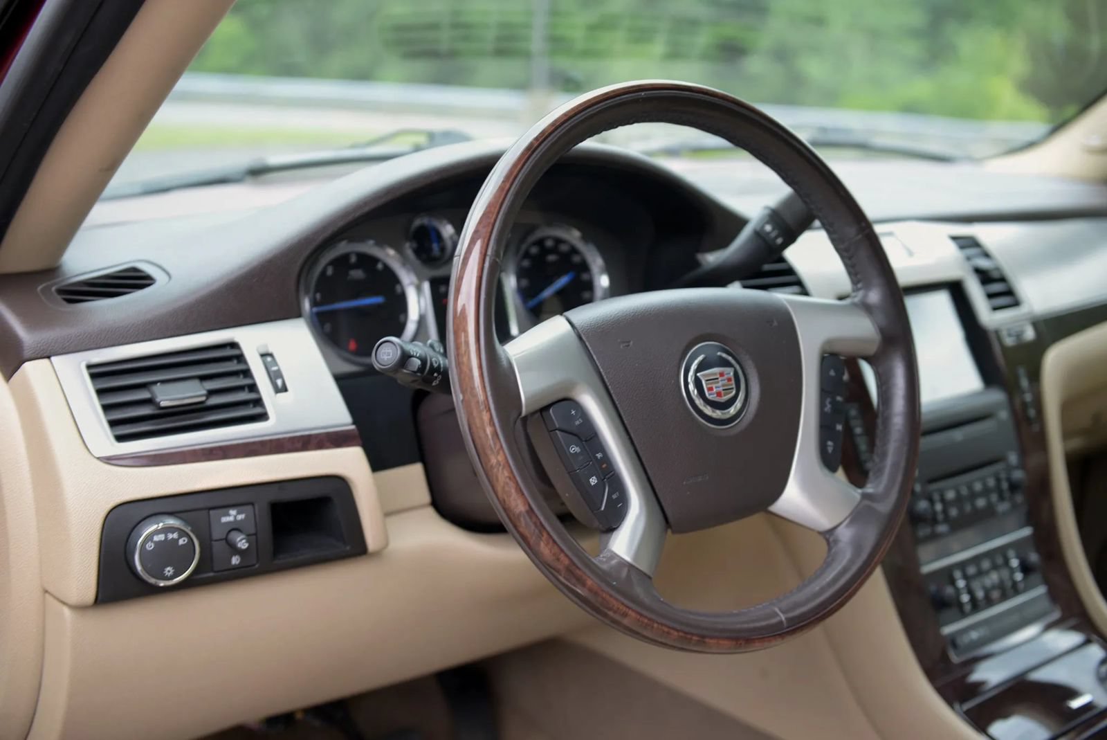 Used 2010 Cadillac Escalade Luxury AWD/4WD image 69