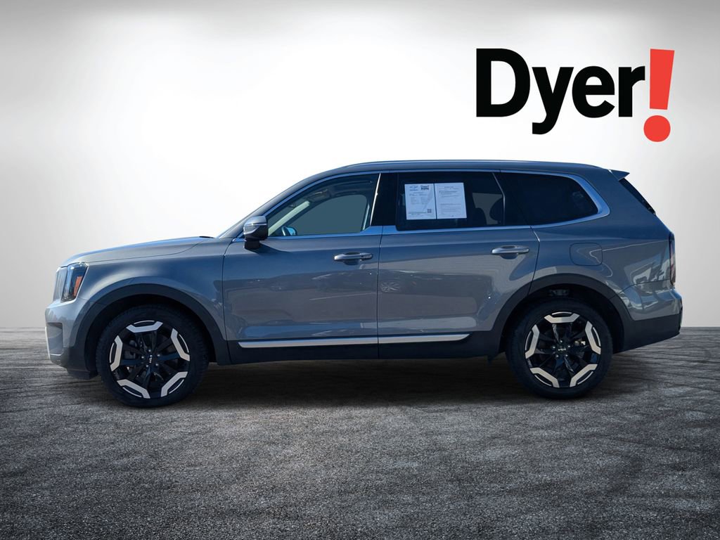 Used 2024 Kia Telluride EX w/ EX Captain's Chair Package image 7