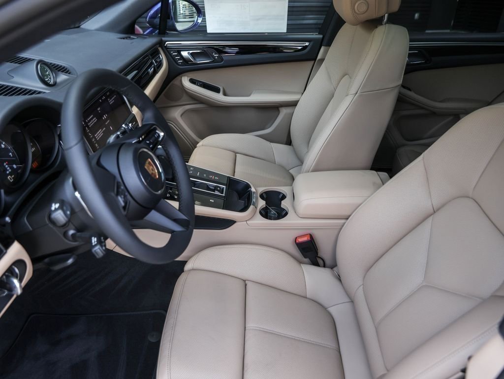 Certified 2026 Porsche Macan AWD/4WD image 16