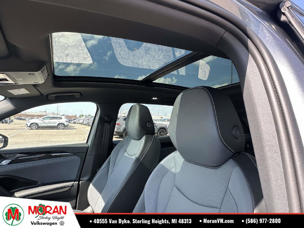 Used 2026 Volkswagen Tiguan SE R-Line FWD image 16