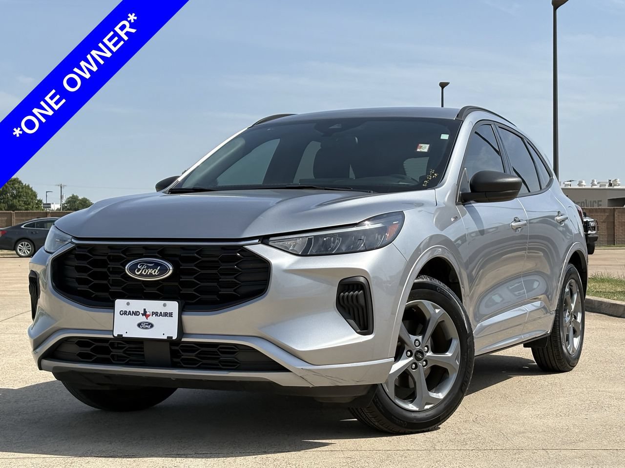 Used 2024 Ford Escape ST-Line w/ Tech Pack #1 FWD image 2