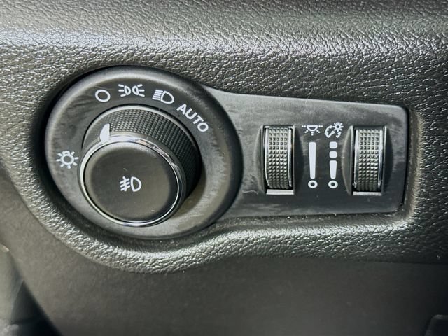 Used 2020 Chrysler Pacifica Touring w/ S Appearance Package FWD image 10