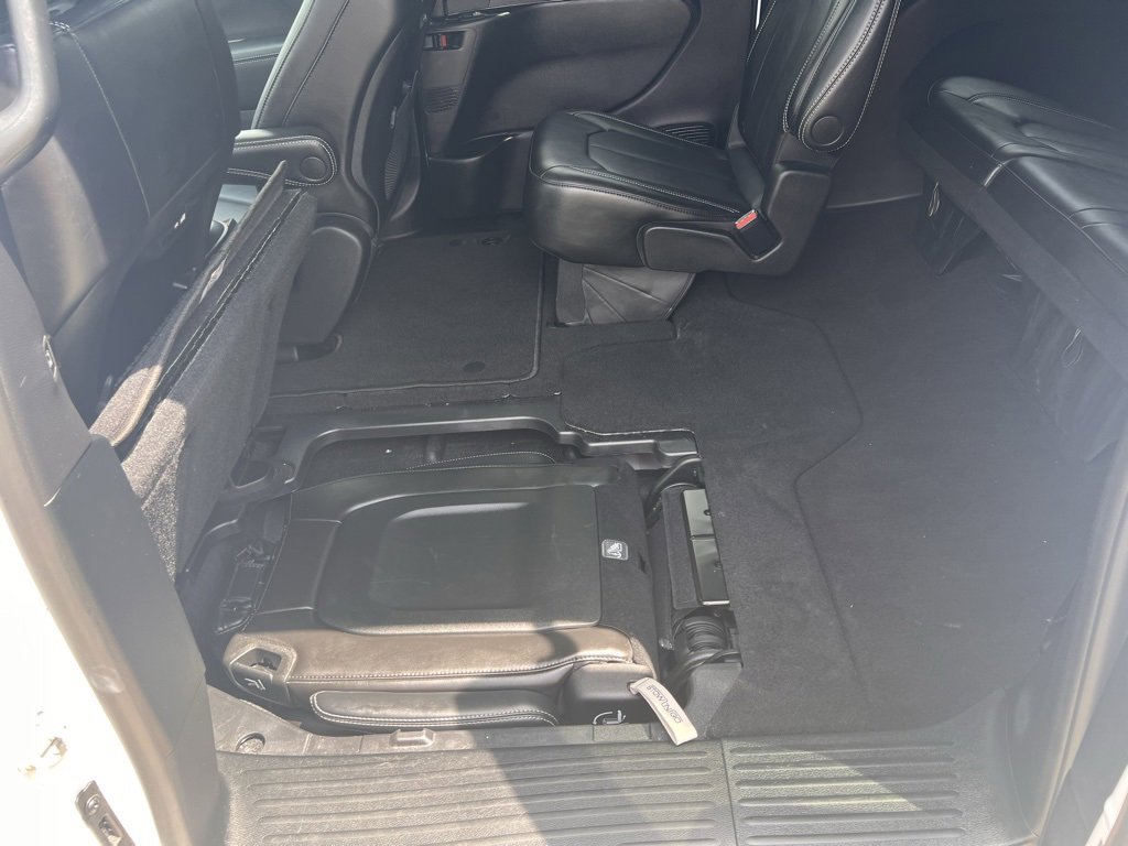 Used 2025 Chrysler Pacifica Select image 31