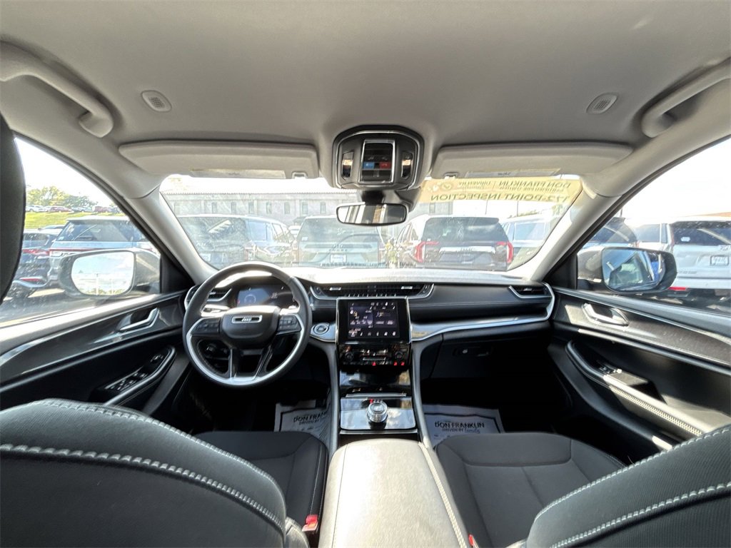 Used 2023 Jeep Grand Cherokee Laredo image 10