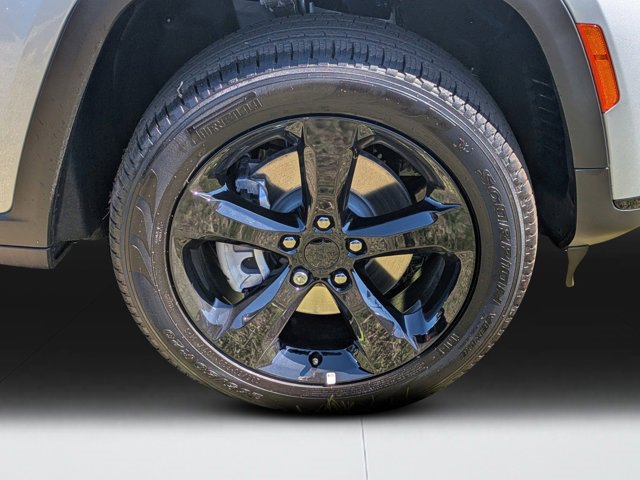 New 2025 Jeep Grand Cherokee L Limited w/ Black Appearance Package image 9