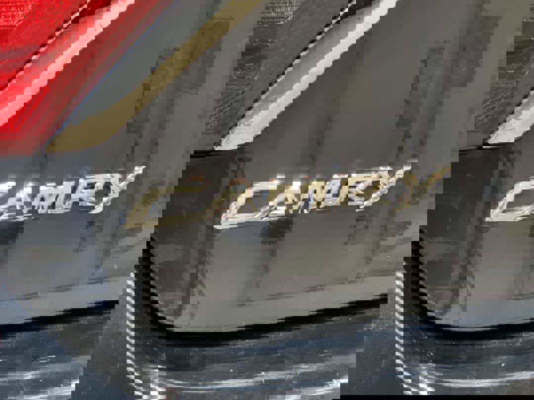 Used 2017 Toyota Camry SE image 11