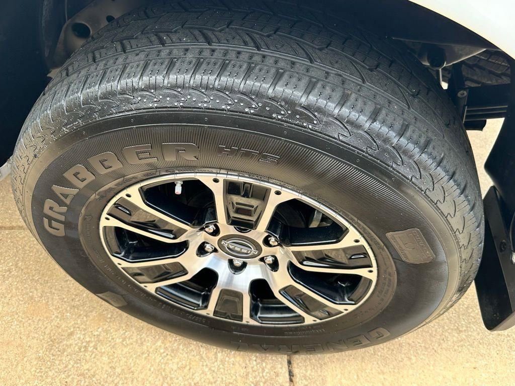 Used 2024 Nissan Titan SV w/ SV Convenience Package image 21