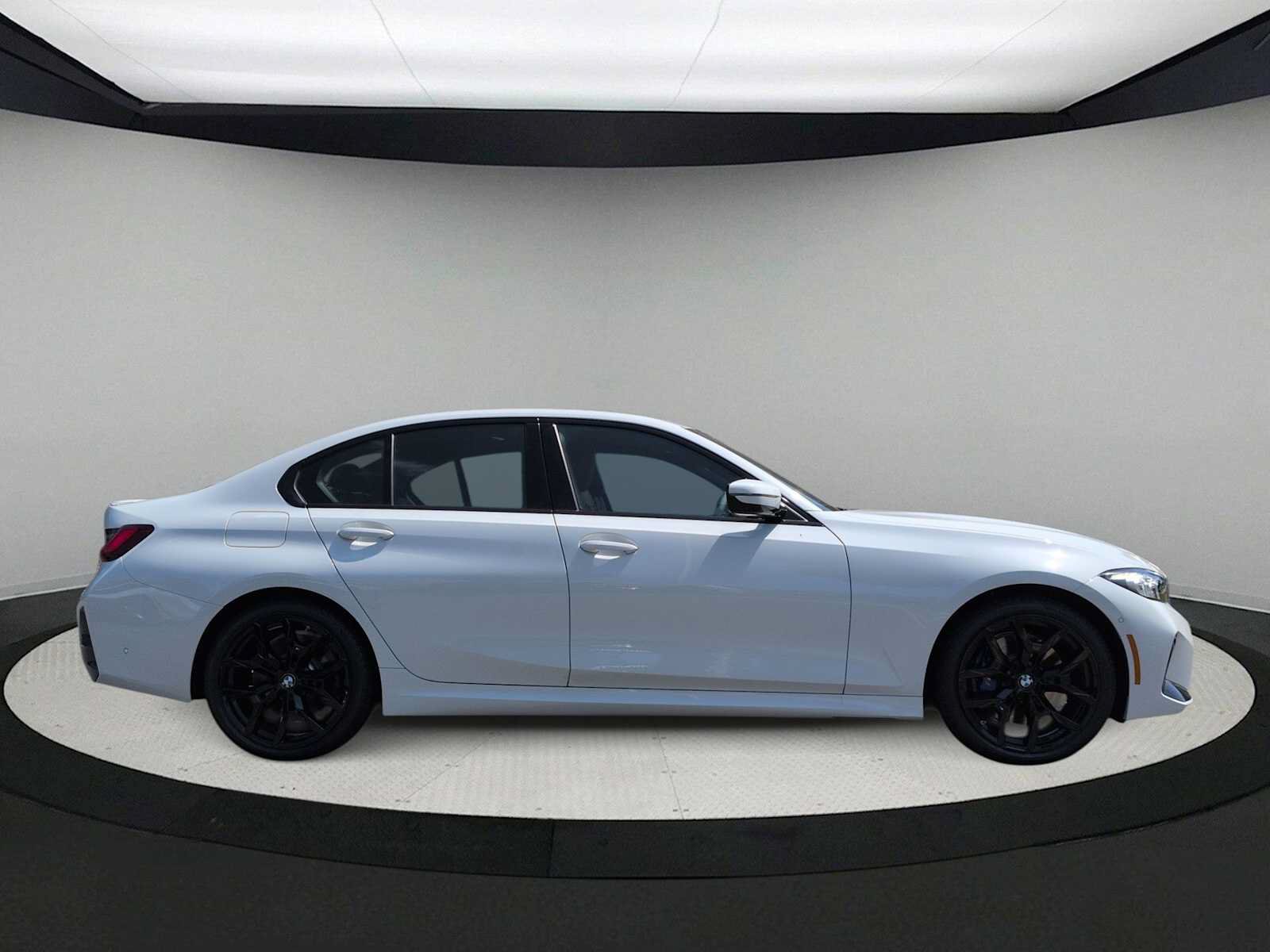 New 2026 BMW 330i xDrive Sedan w/ M Sport Package AWD/4WD image 9