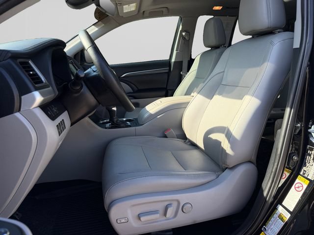 Used 2019 Toyota Highlander Limited Platinum AWD/4WD image 10