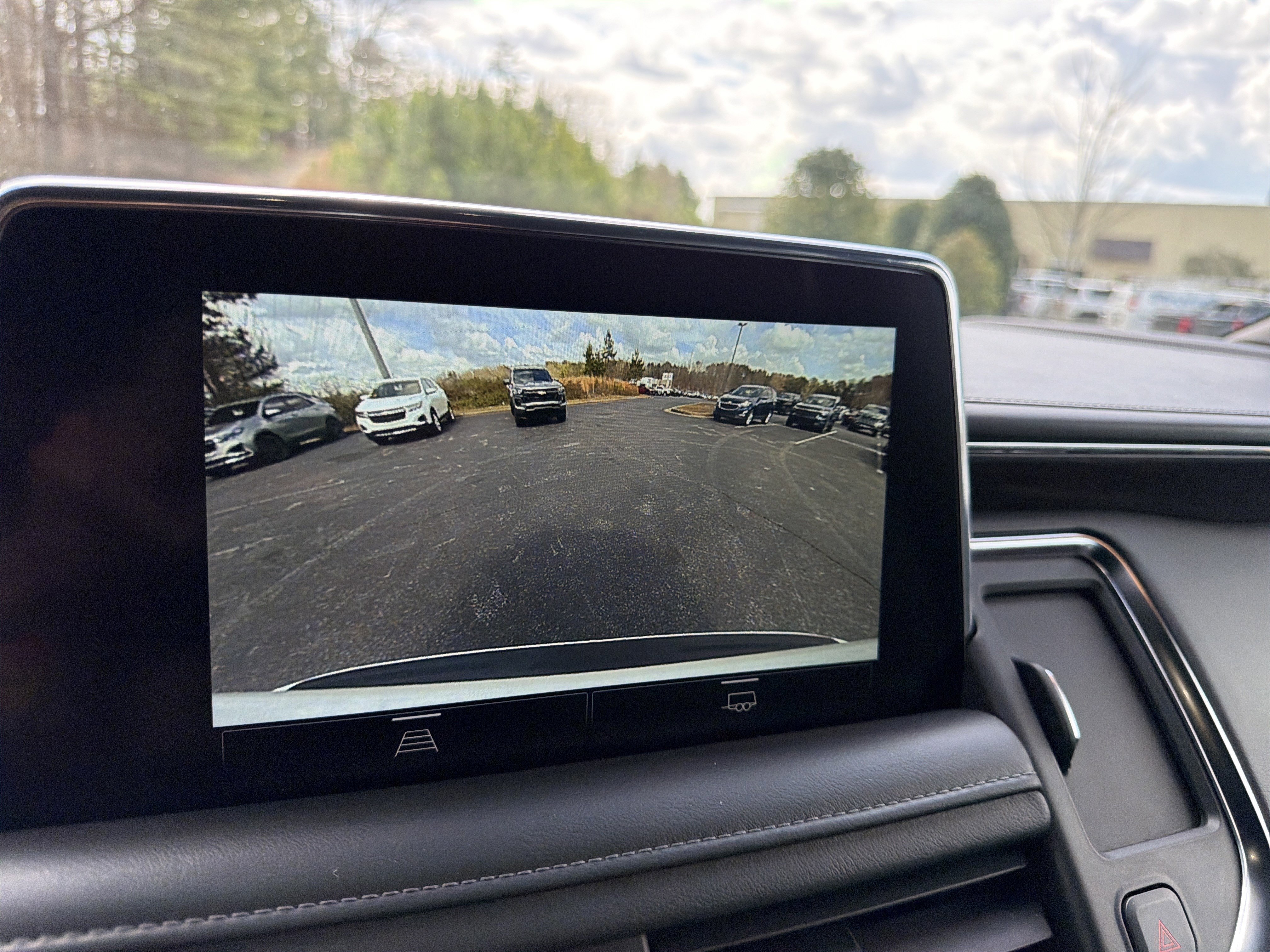 Used 2022 Chevrolet Suburban LT image 30