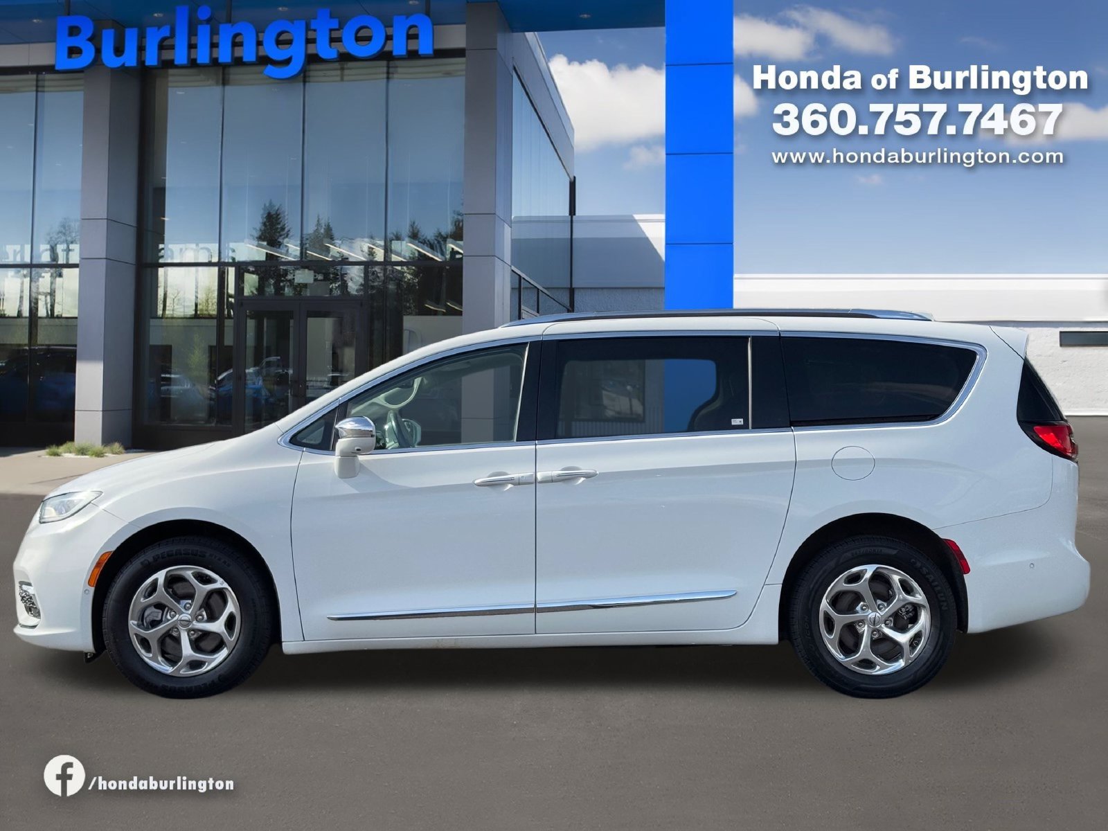 Used 2021 Chrysler Pacifica Limited w/ Premium & Safety Sphere Group AWD/4WD image 3