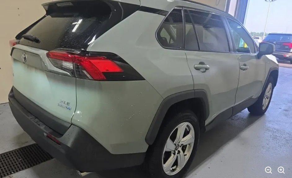 Used 2021 Toyota RAV4 XLE Premium AWD/4WD image 3