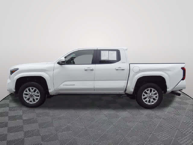 Used 2025 Toyota Tacoma SR5 AWD/4WD image 2