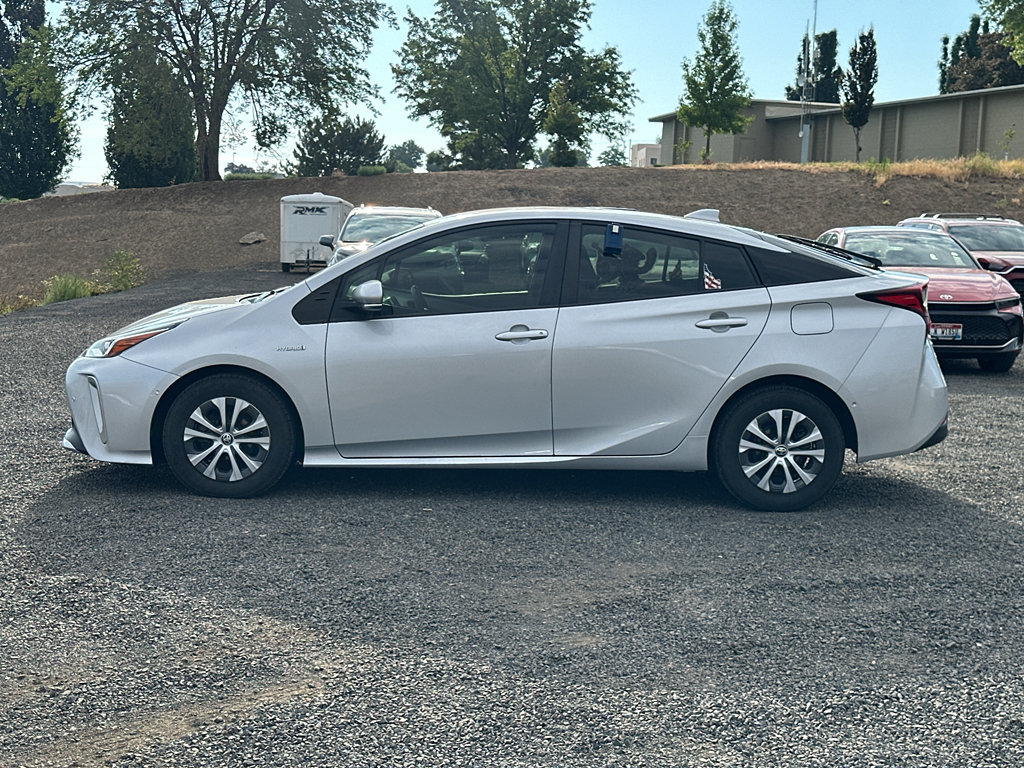 Certified 2021 Toyota Prius LE AWD/4WD image 3