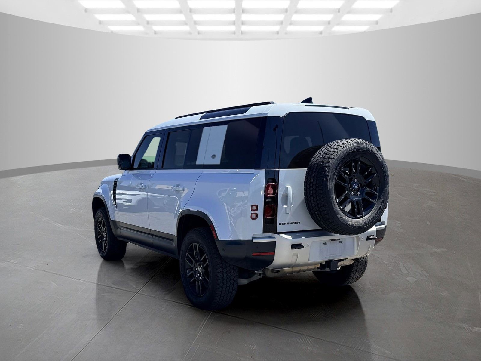 Used 2023 Land Rover Defender 110 S AWD/4WD image 7