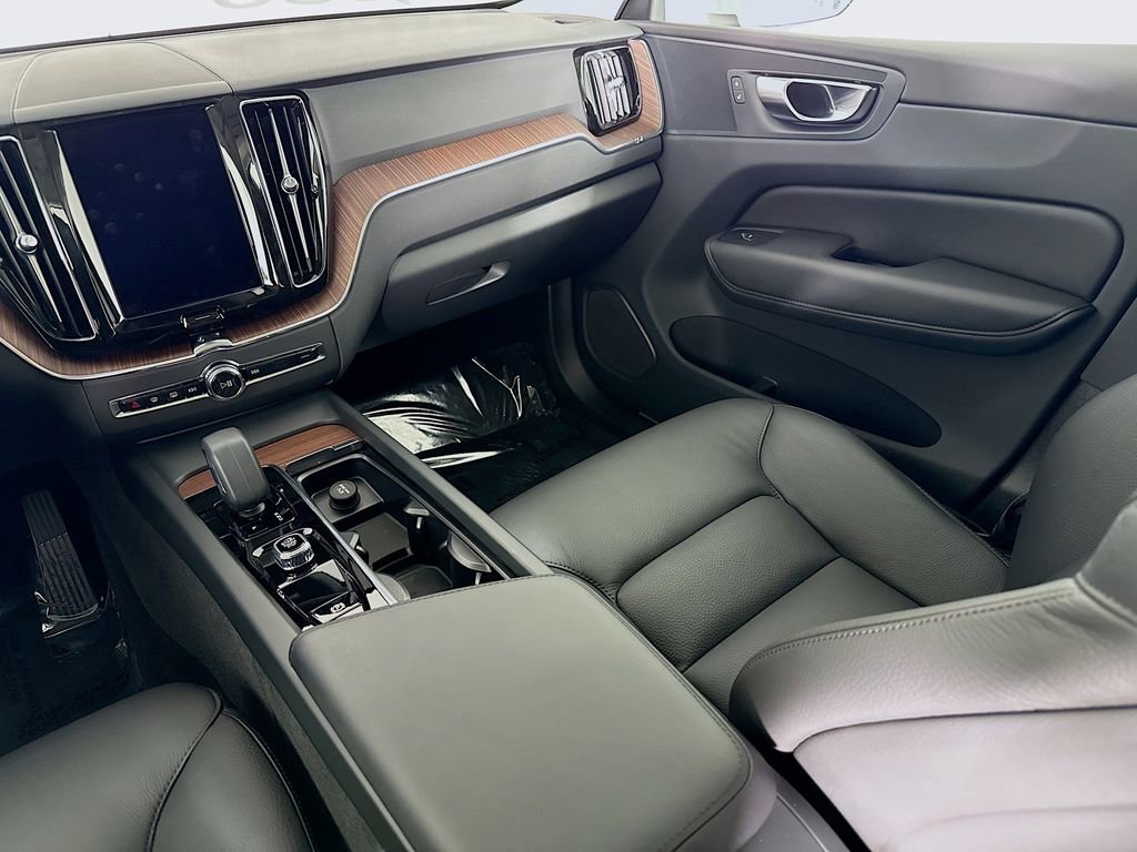 Certified 2023 Volvo XC60 B5 Plus w/ Protection Package Premier image 24