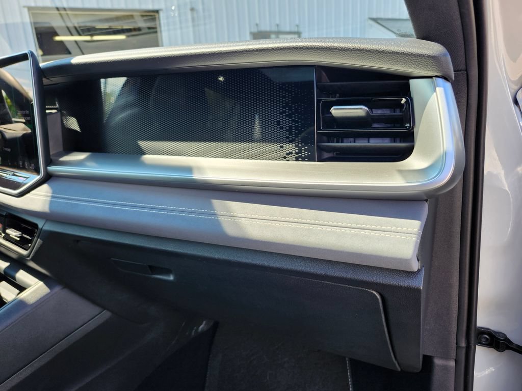 Used 2025 Volkswagen Tiguan SE R-Line AWD/4WD image 13